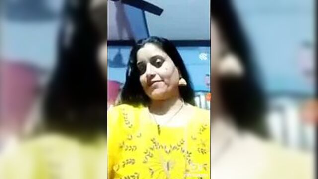 Facebookhot, aunty HEMA shows her nude body in Facebook call